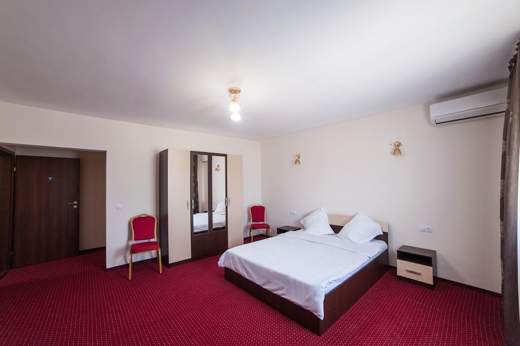 Bed and Breakfast Vatra Romana Răcarii de Jos Zewnętrze zdjęcie