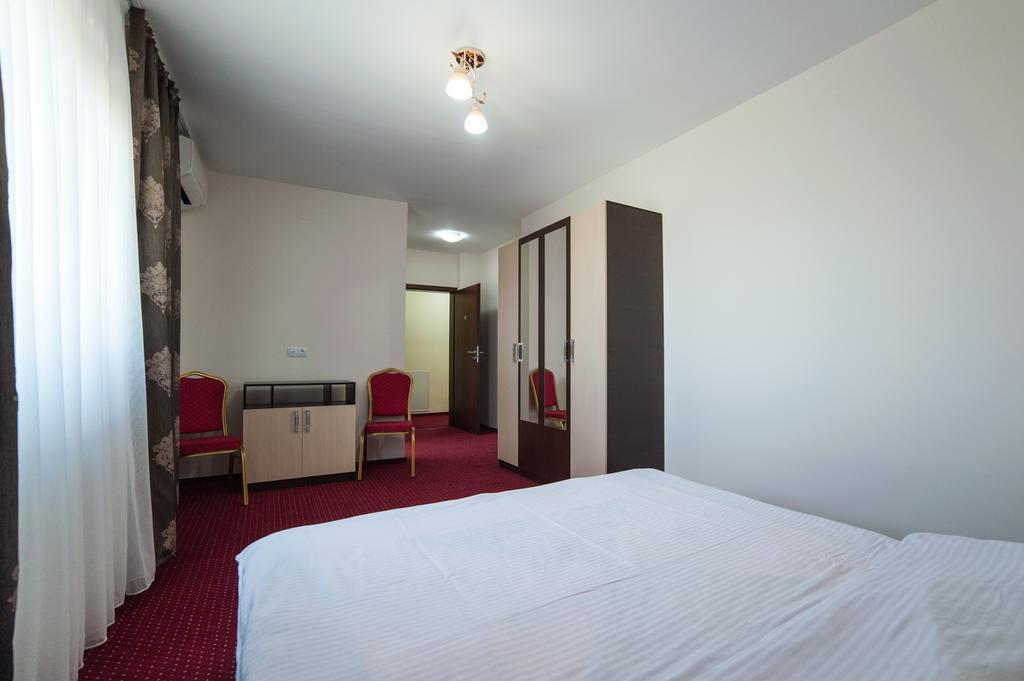 Bed and Breakfast Vatra Romana Răcarii de Jos Zewnętrze zdjęcie